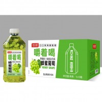 銓順嚼著喝蜜蜂葡萄復合果粒果汁飲料